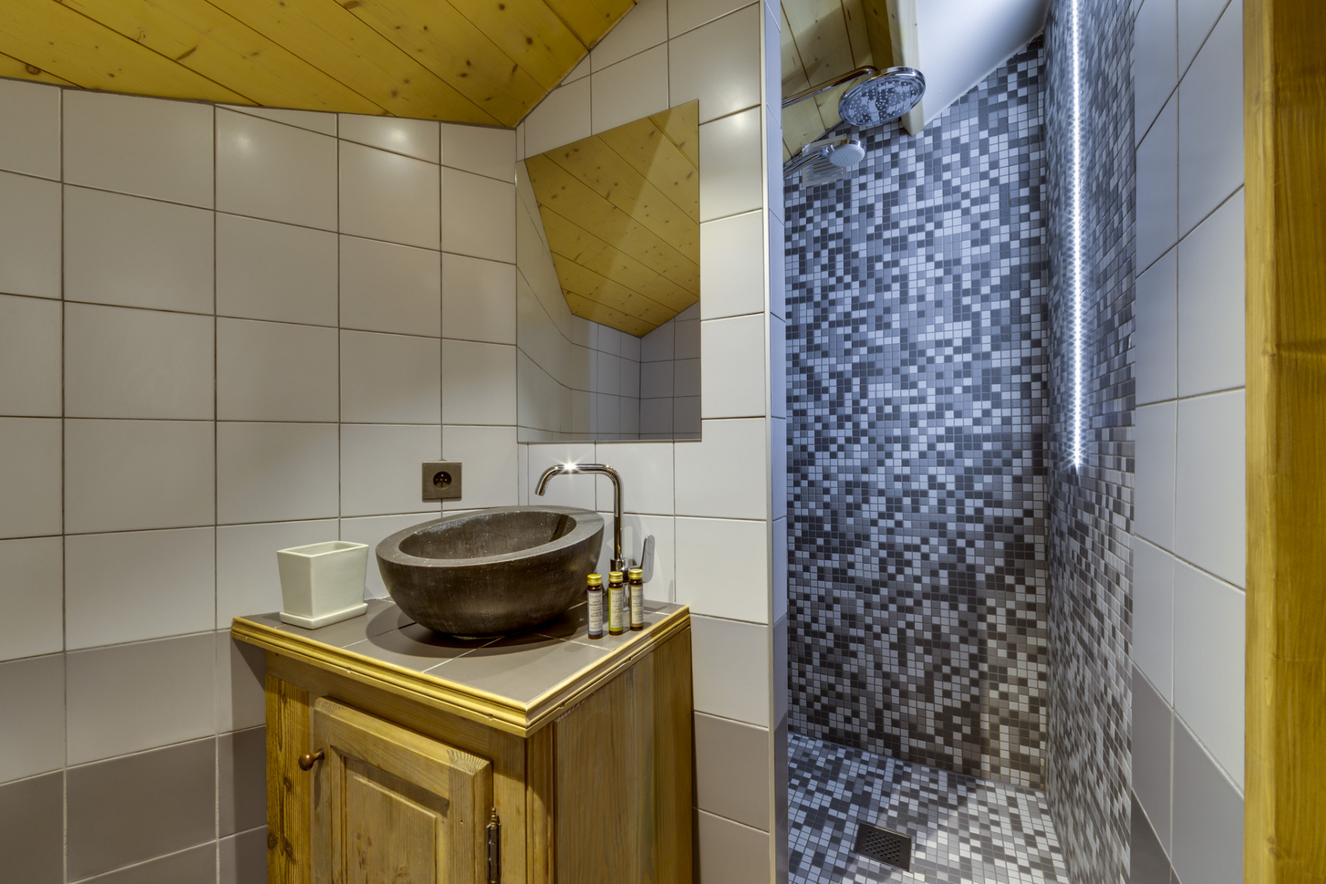 Val D'Isère Location Chalet Luxe Sabalite Douche 2