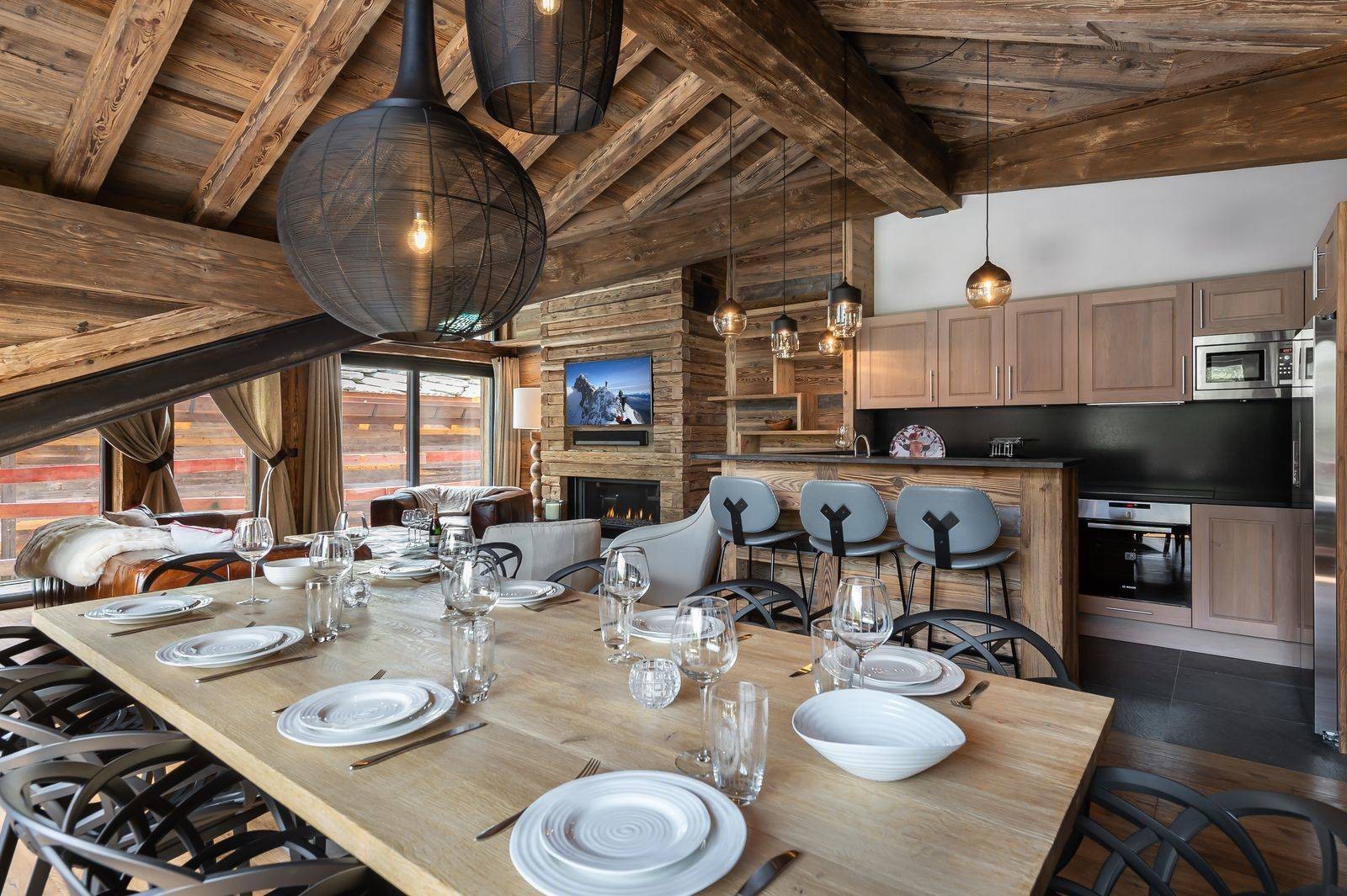 Val d’Isère Luxury Rental Chalet Tapizo Dining Area 2