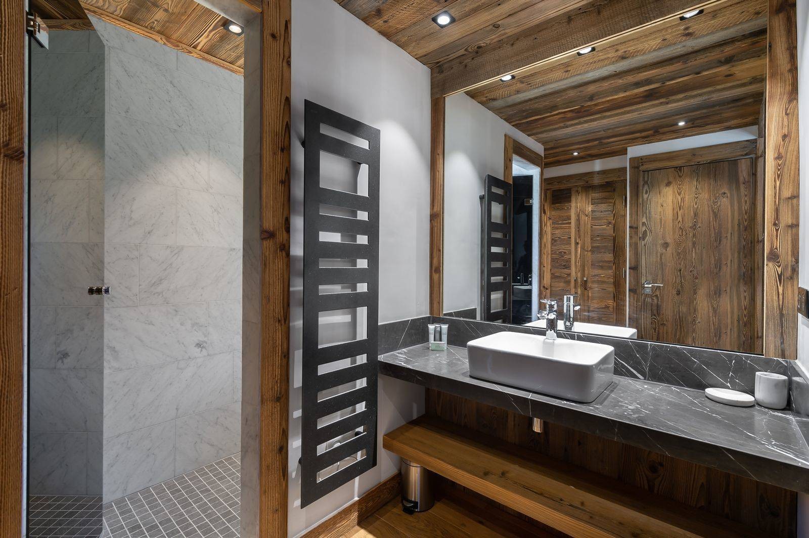 Val d’Isère Luxury Rental Chalet Tapizo Bathroom