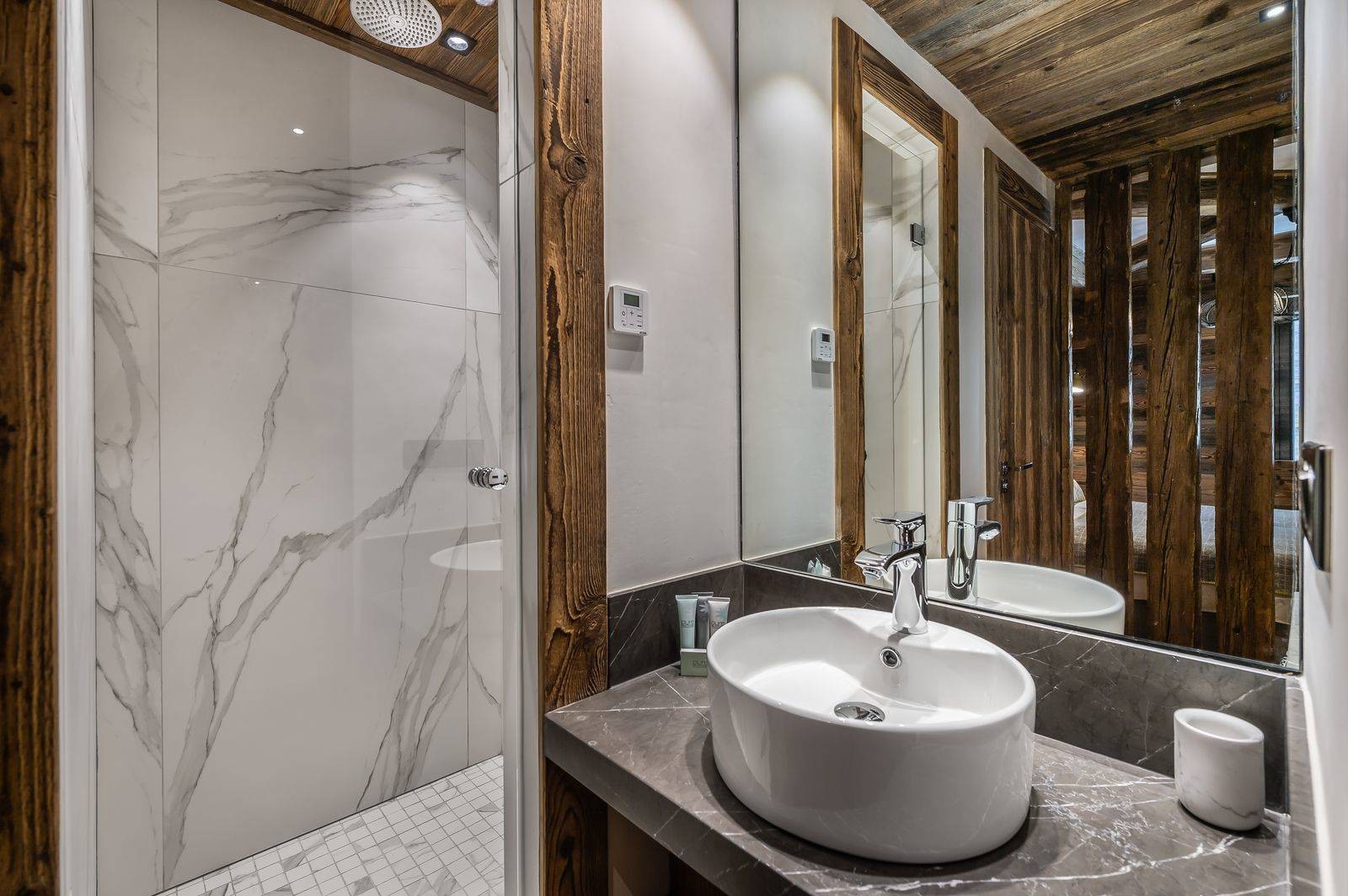 Val d’Isère Location Chalet Luxe Tapizo Salle De Bain 4