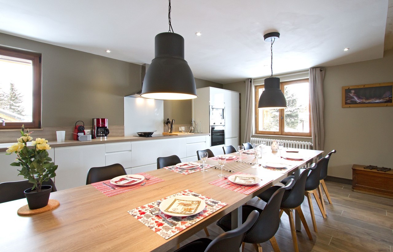 Val d'Isère Luxury Rental Chalet Ulexite Dinning Room