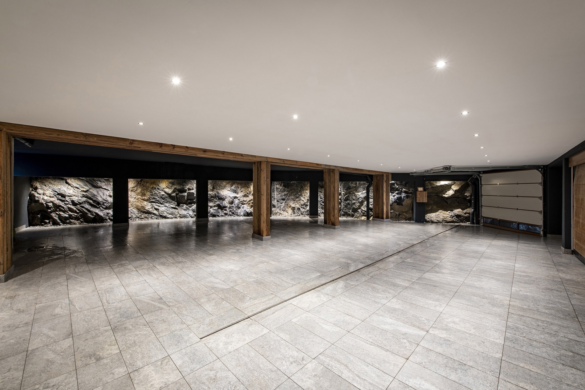 Val D’Isère Luxury Rental Chalet Umbate Garage