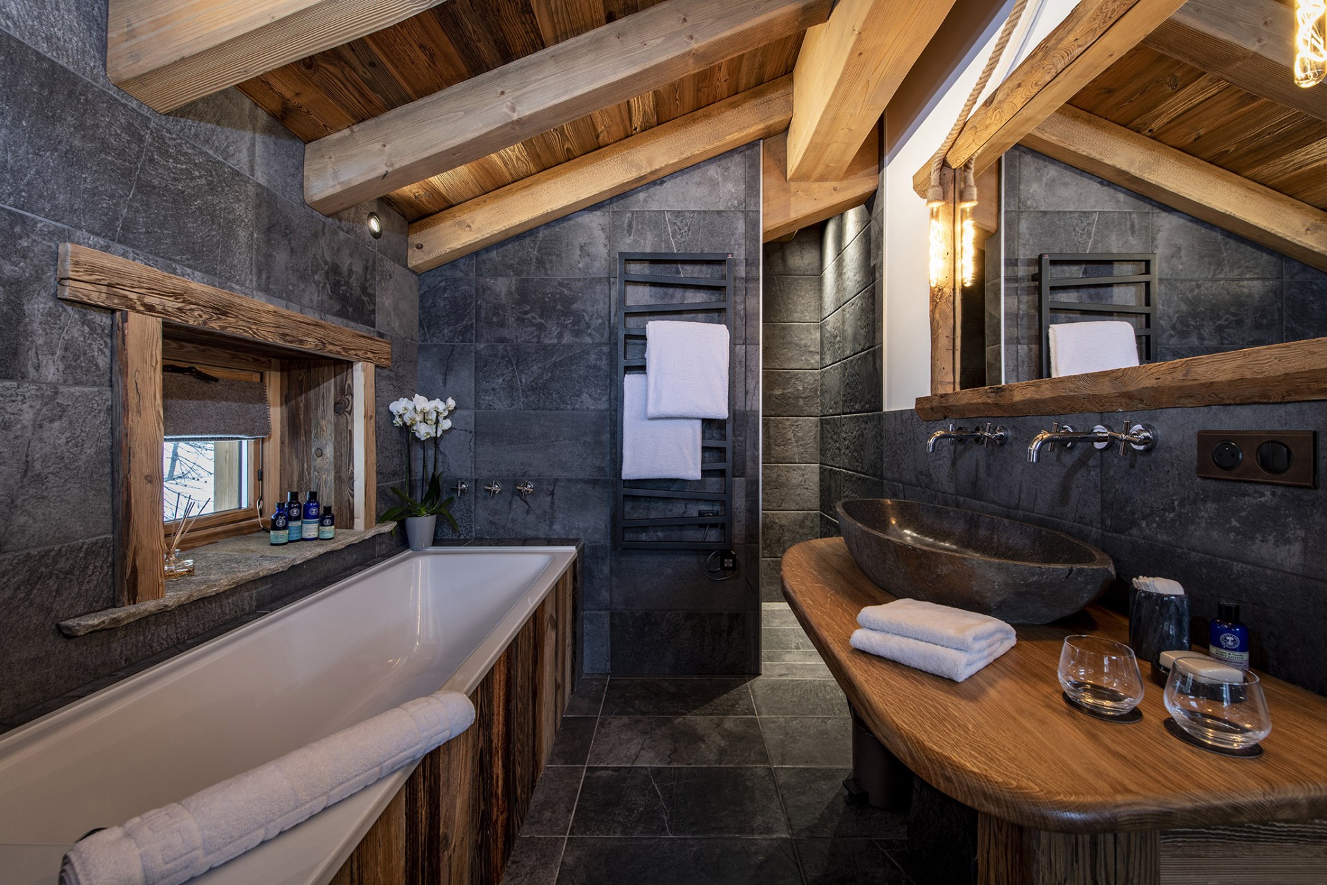 Val D’Isère Luxury Rental Chalet Umbate Bathroom