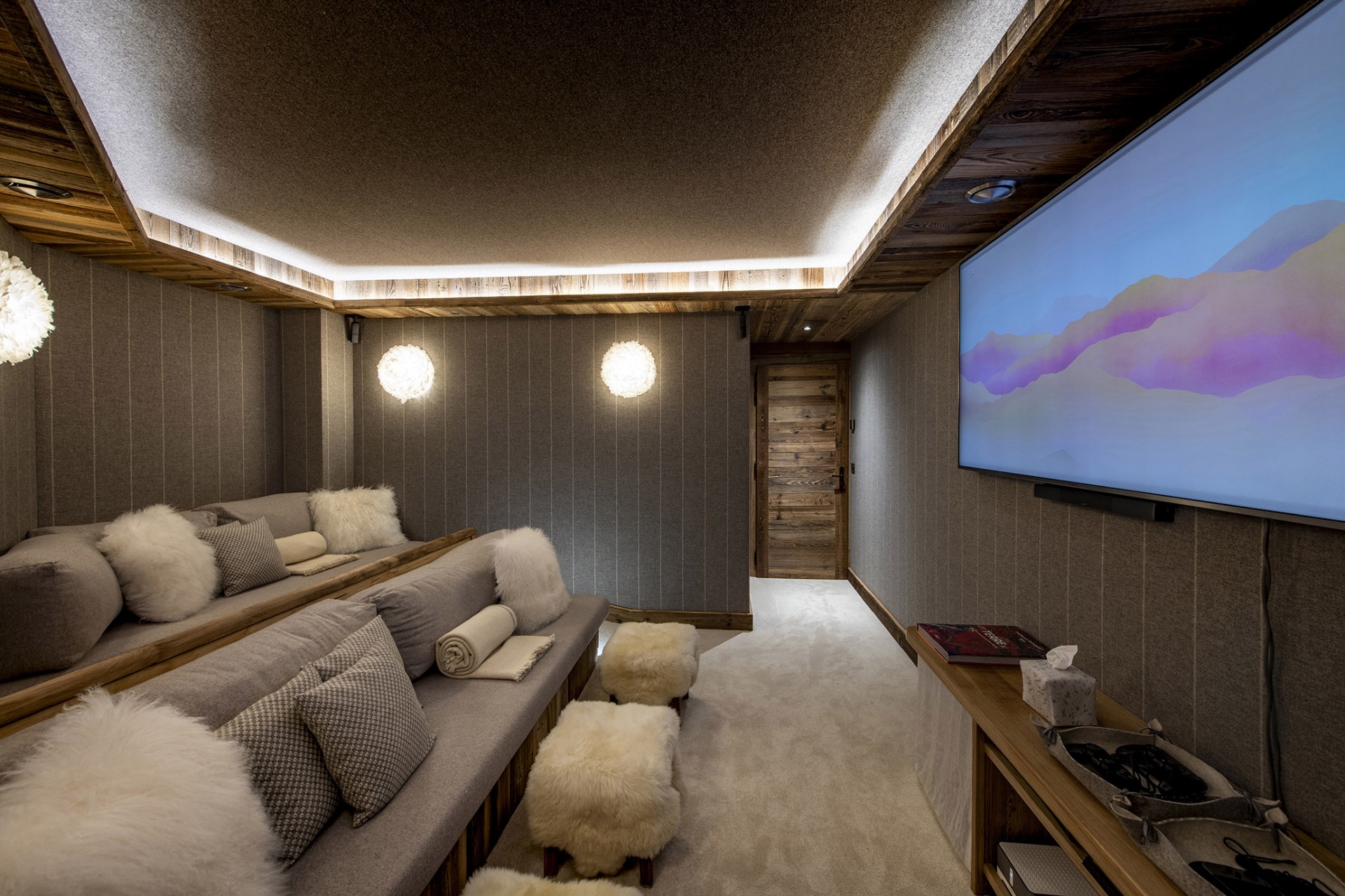 Val D’Isère Luxury Rental Chalet Umbate Cinema Room