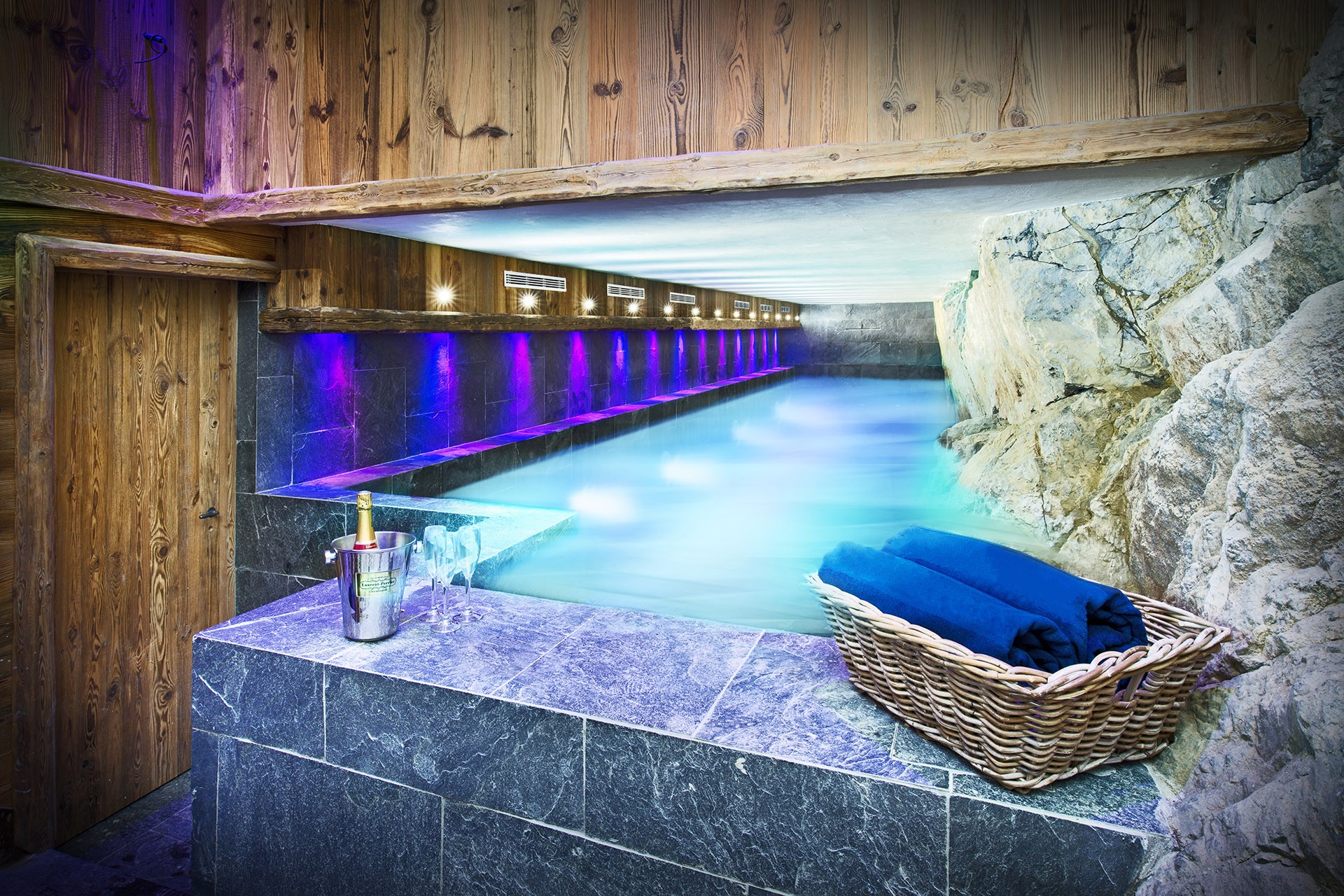 Val D’Isère Luxury Rental Chalet Umbite Pool