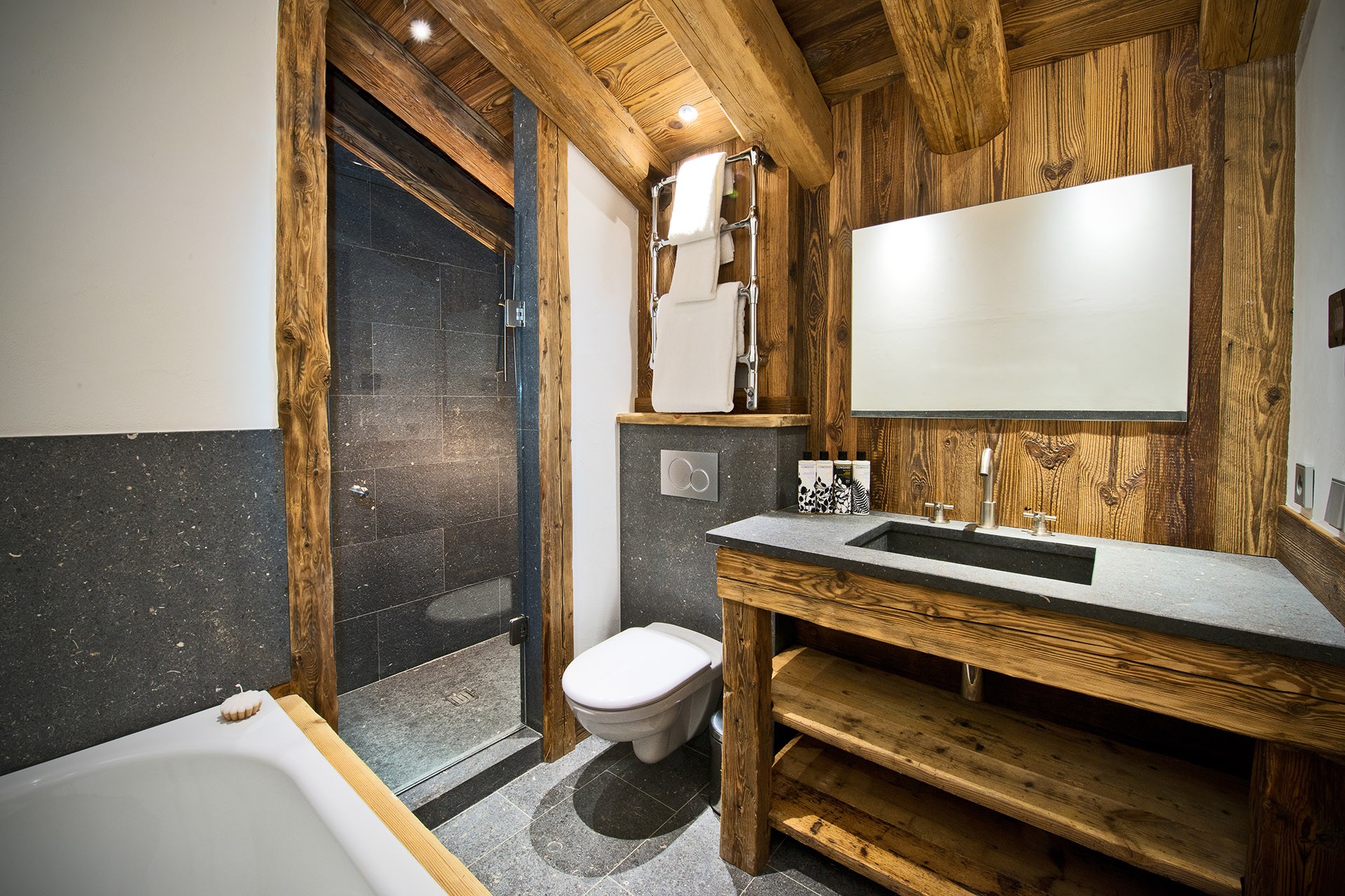 Val D’Isère Luxury Rental Chalet Umbite Bathroom