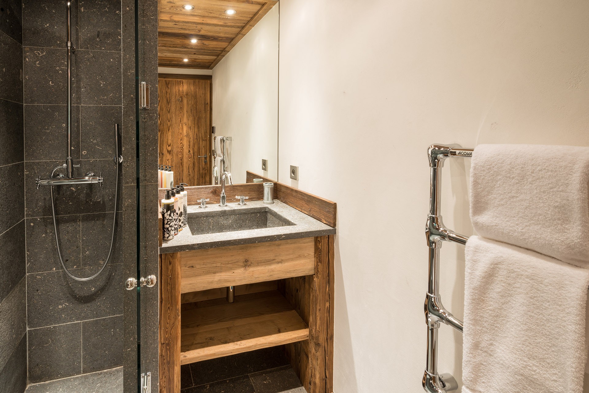 Val D’Isère Luxury Rental Chalet Umbite Shower Room 2