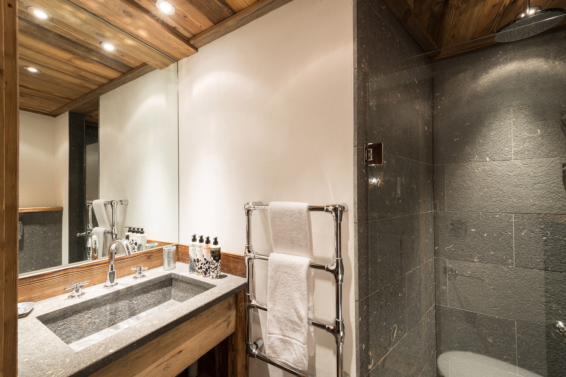 Val D’Isère Luxury Rental Chalet Umbite Shower Room