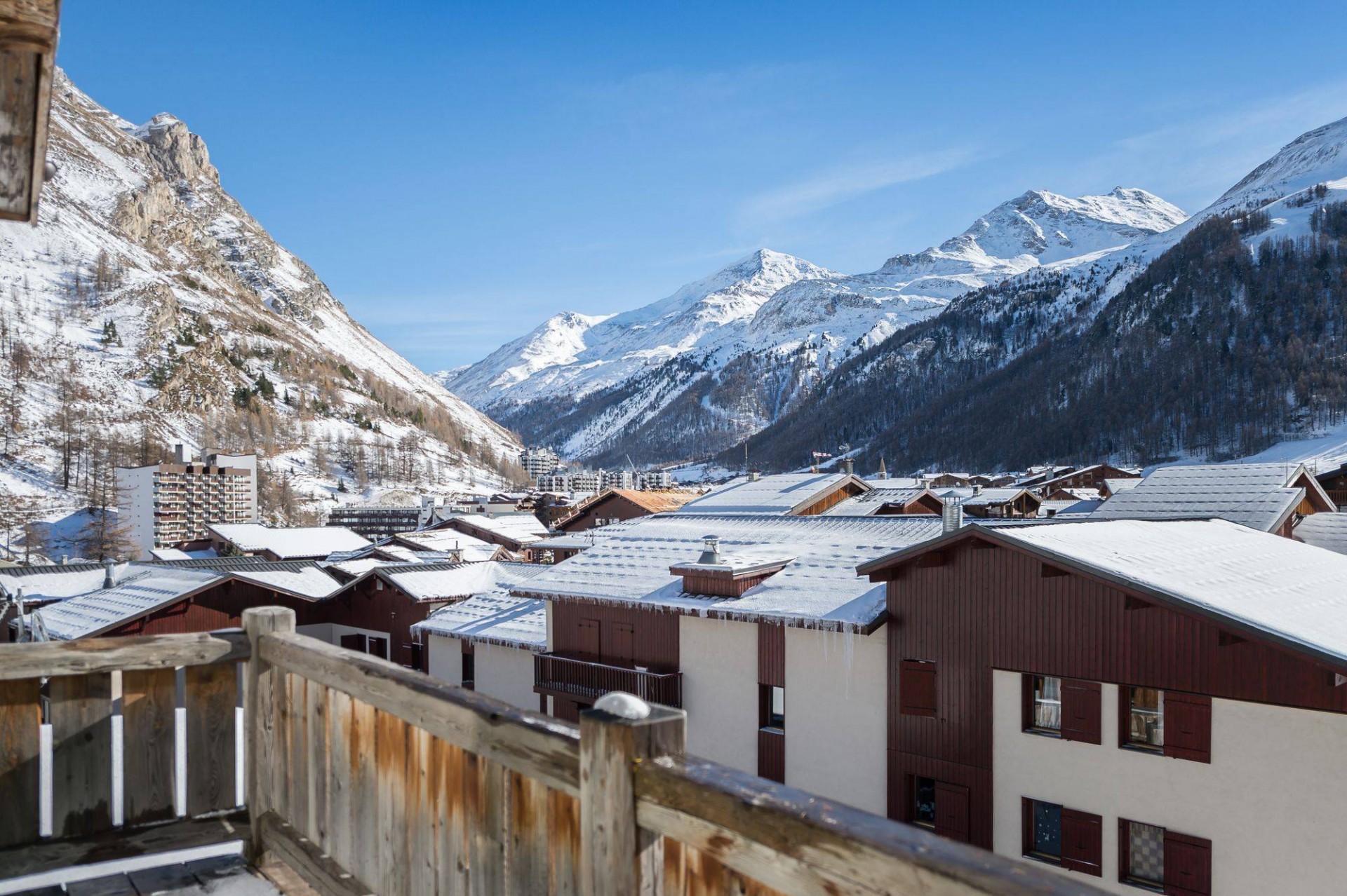 Val d’Isère Luxury Rental Chalet Uralelite Balcony