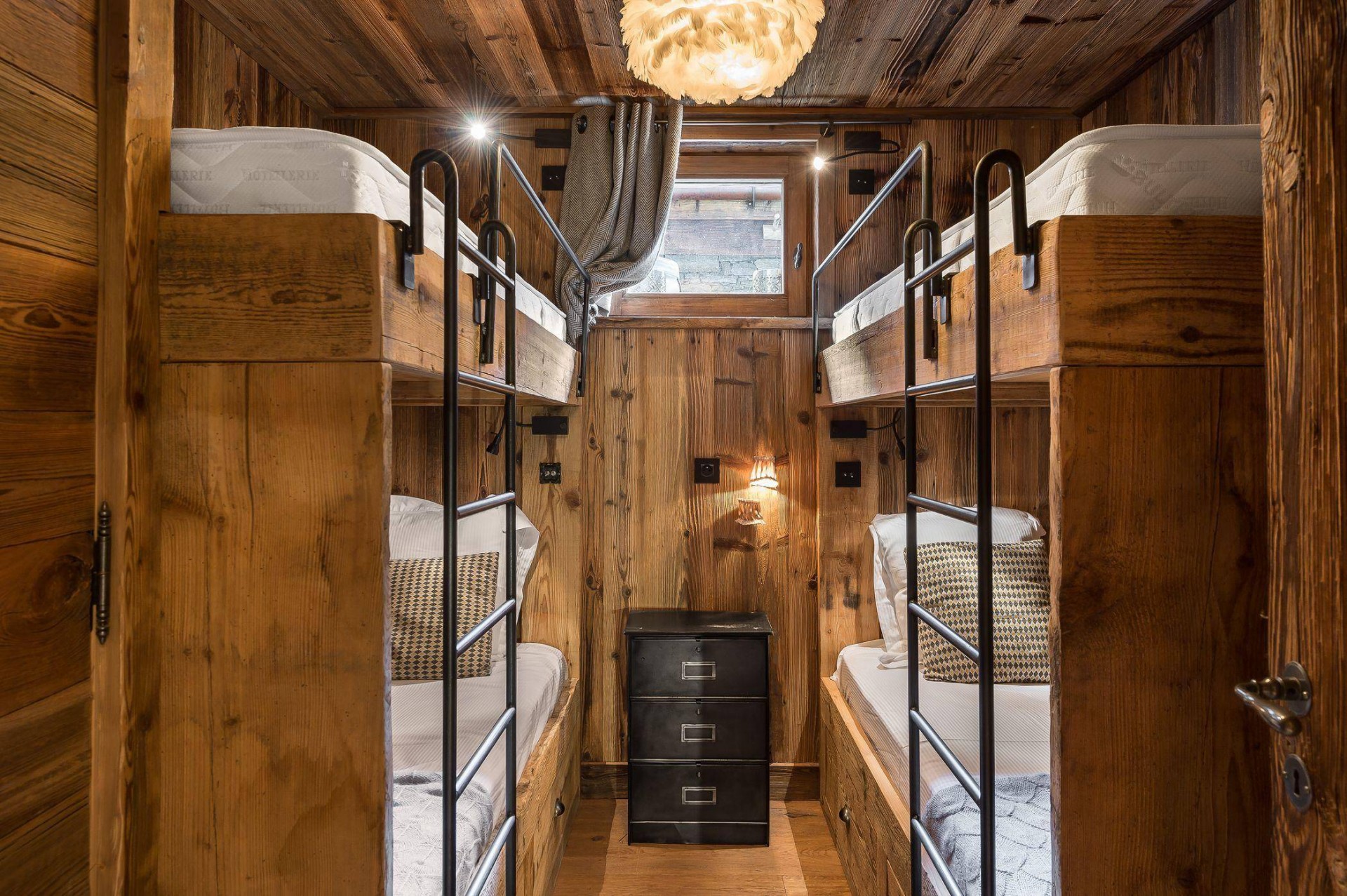 Val d’Isère Luxury Rental Chalet Uralelite Bedroom 5