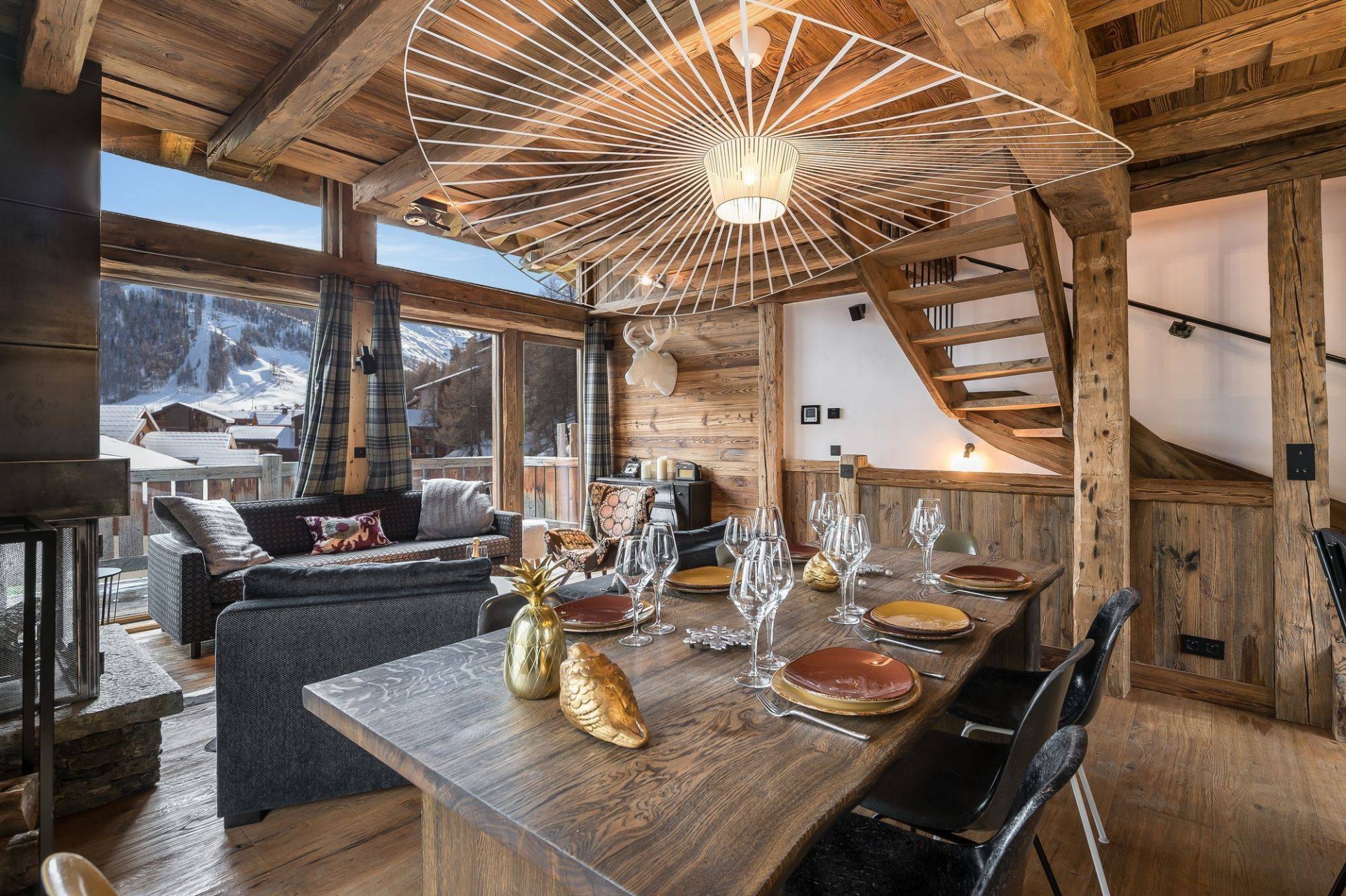 Val d’Isère Luxury Rental Chalet Uralelite Dining Area 2