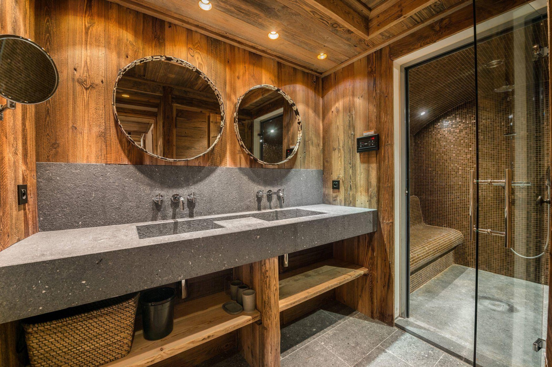 Val d’Isère Luxury Rental Chalet Uralelite Bathroom