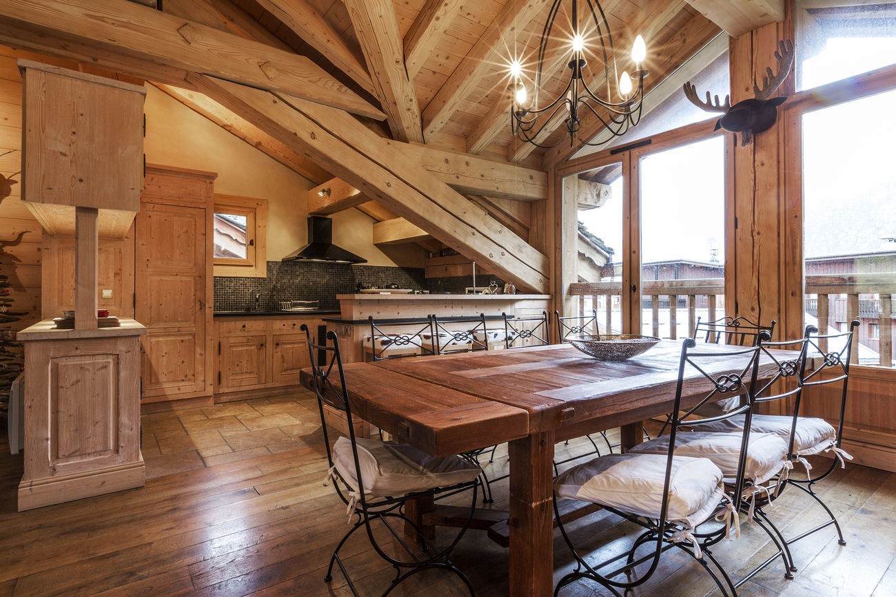 Val d’Isère Luxury Rental Chalet Vabanite Dining Area