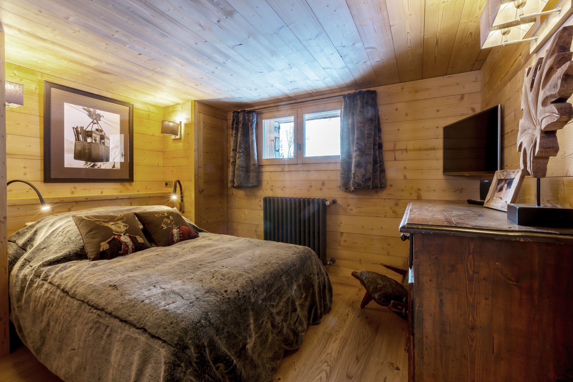 Val d’Isère Luxury Rental Chalet Vauxate Bedroom