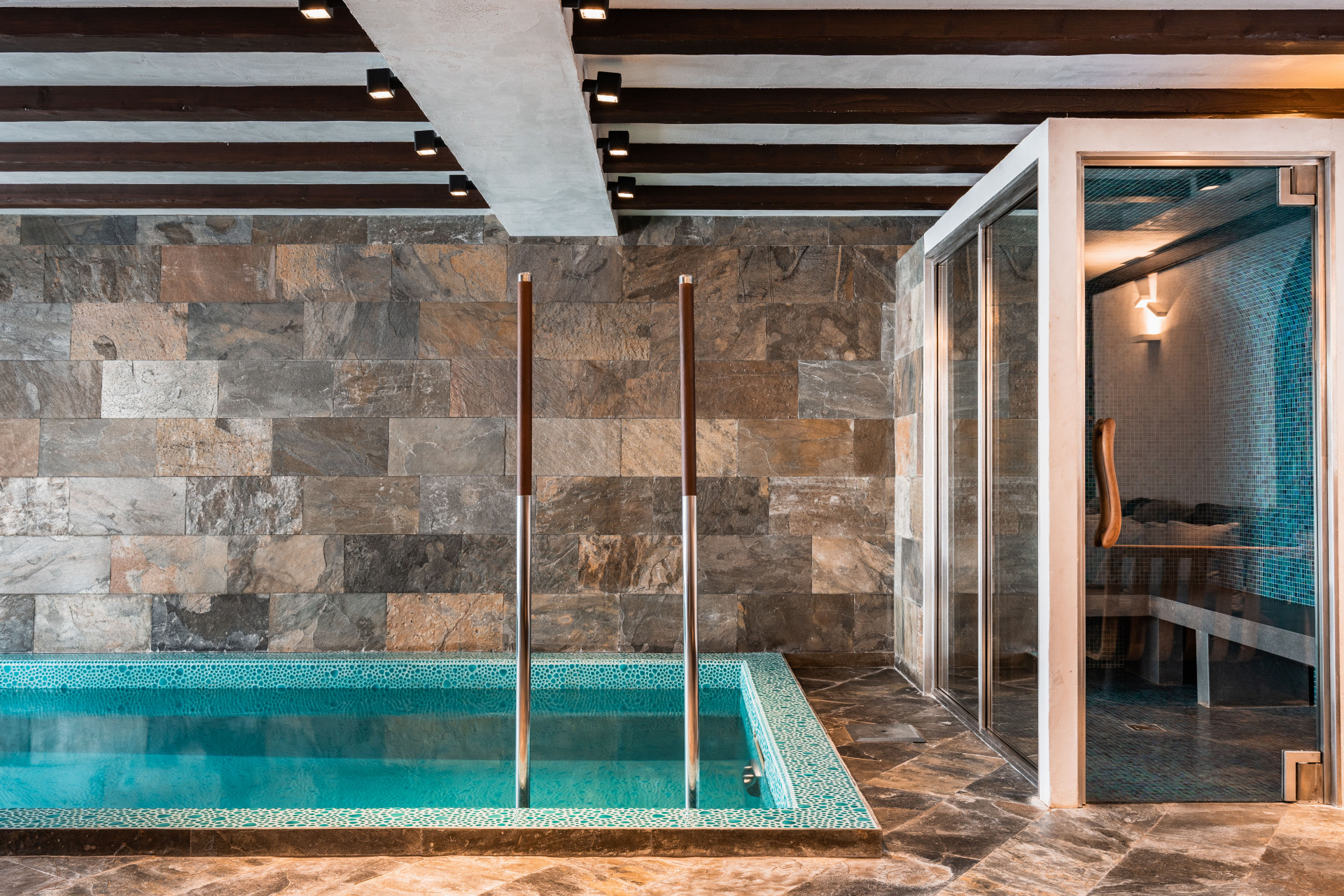 Val D'Isère Location Chalet Luxe Venturini Piscine Intérieure