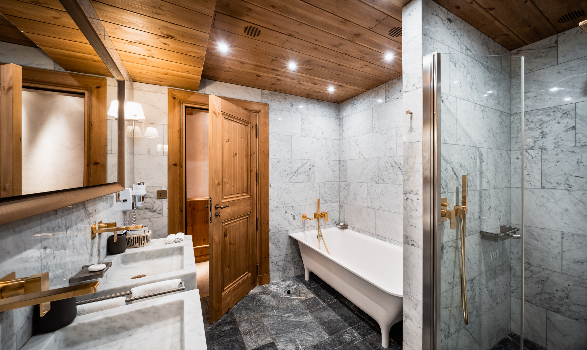 Val D'Isère Location Chalet Luxe Venturino Salle De Bain 2