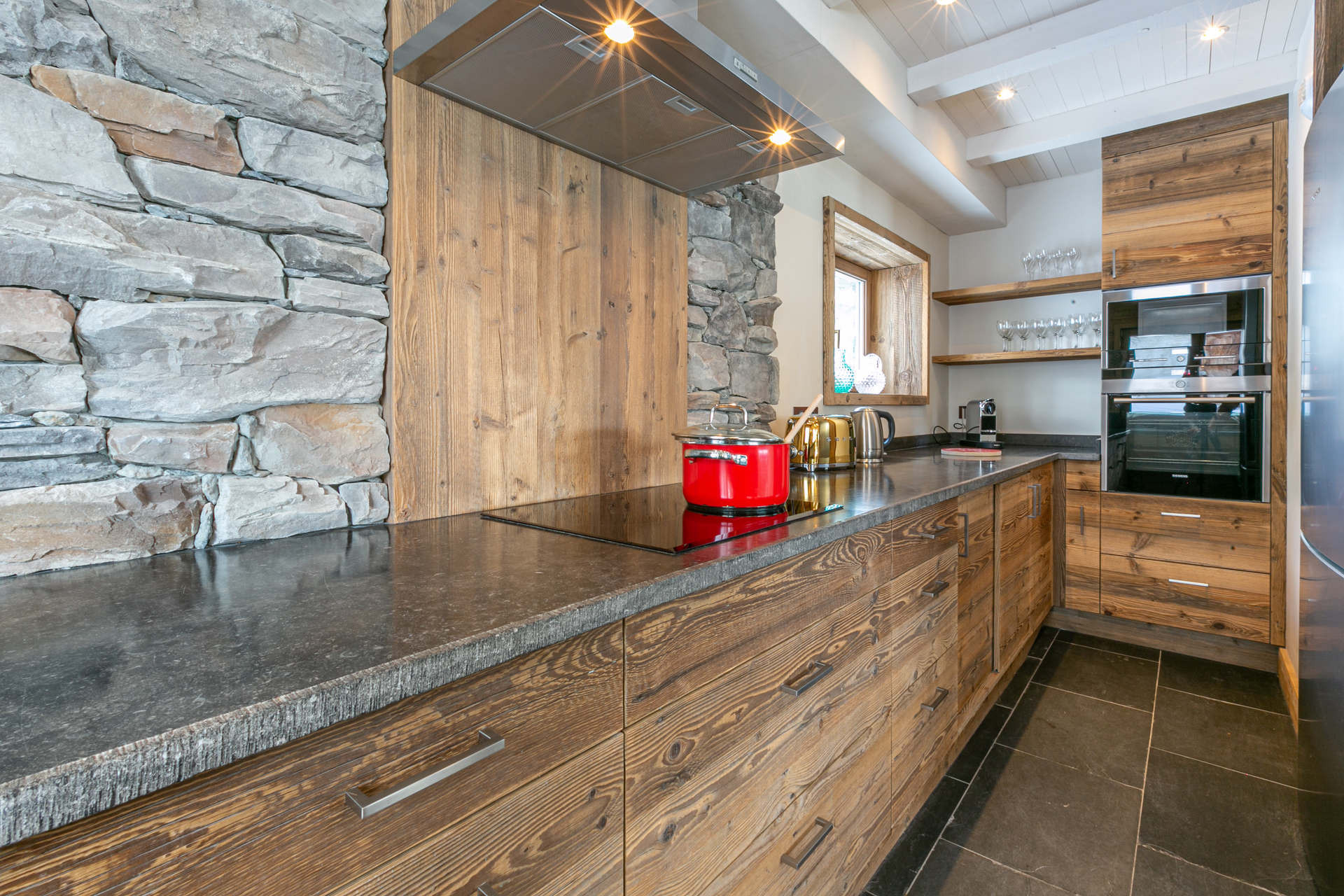 Val D'Isère Location Chalet Luxe Voline Cuisine 1