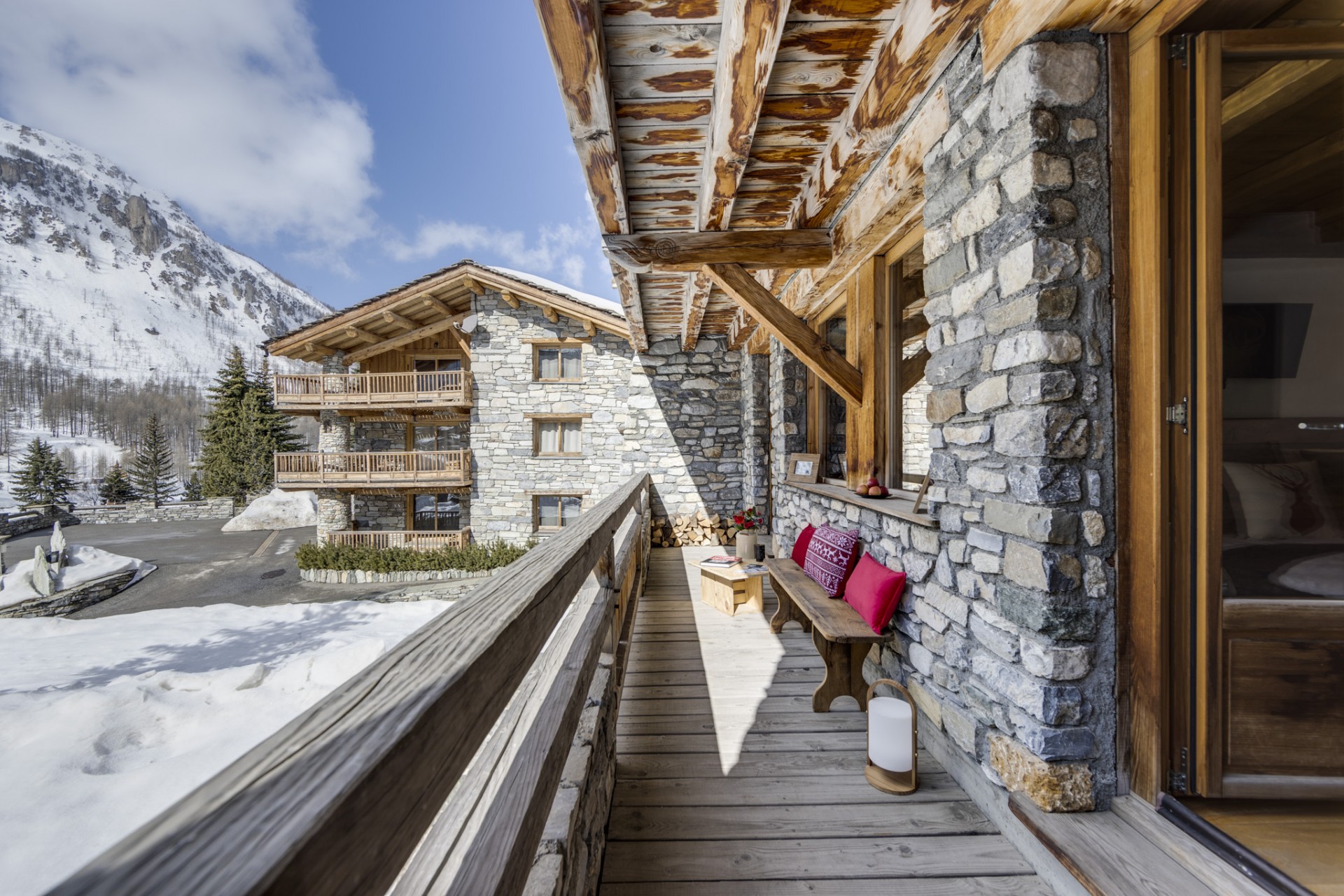Val D’Isère Location Chalet Luxe Vonsanite Balcon Chambre