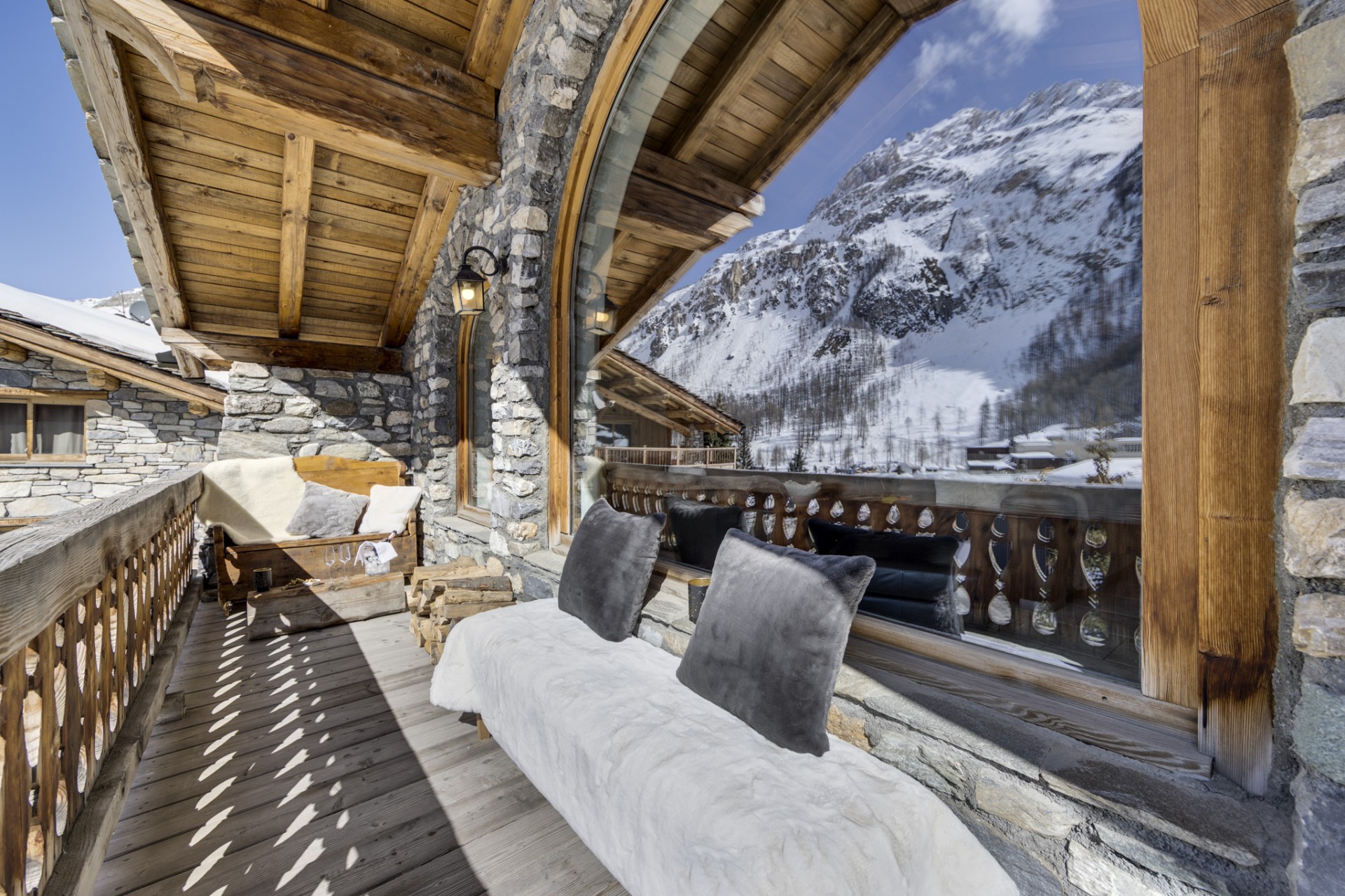 Val D’Isère Luxury Rental Chalet Vonsanite  Living Room Balcony