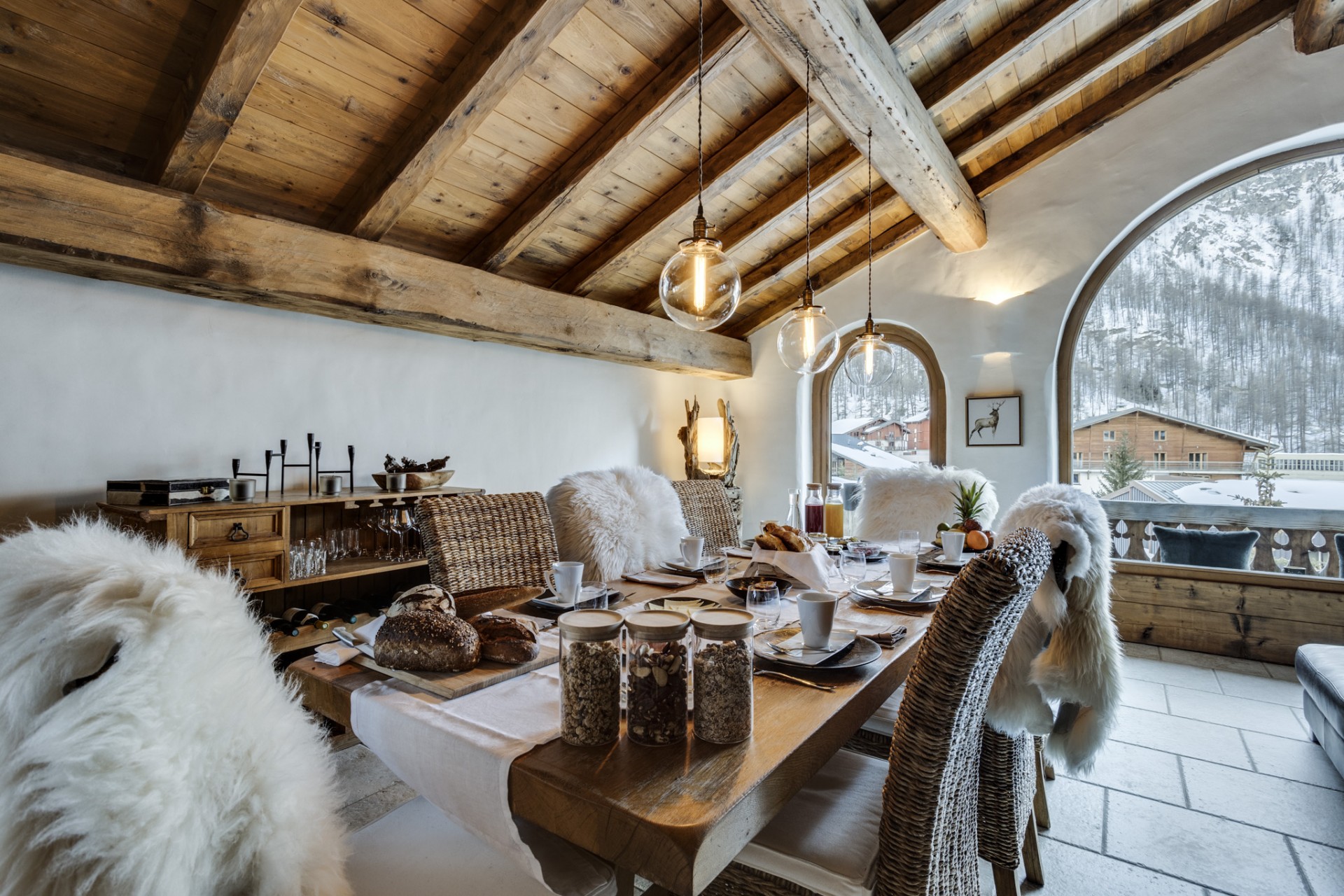 Val D’Isère Luxury Rental Chalet Vonsanite Dining Room