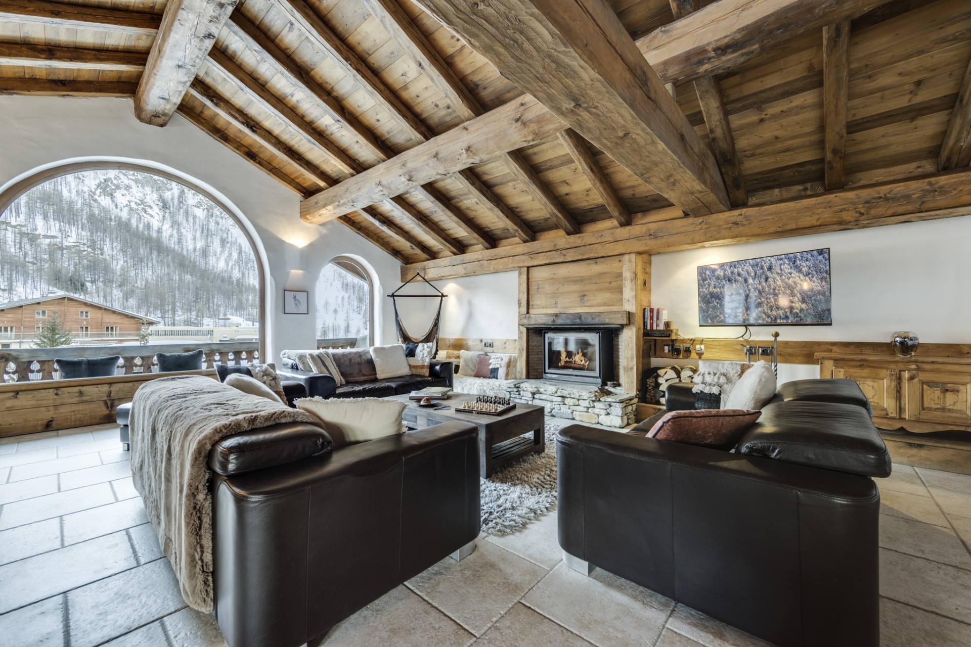 Val D’Isère Luxury Rental Chalet Vonsanite Living Room 2