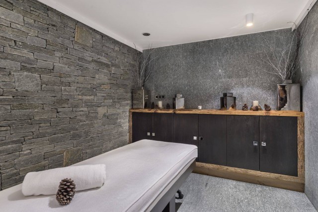 Megève Luxury Rental Chalet Sesanite Massage Room