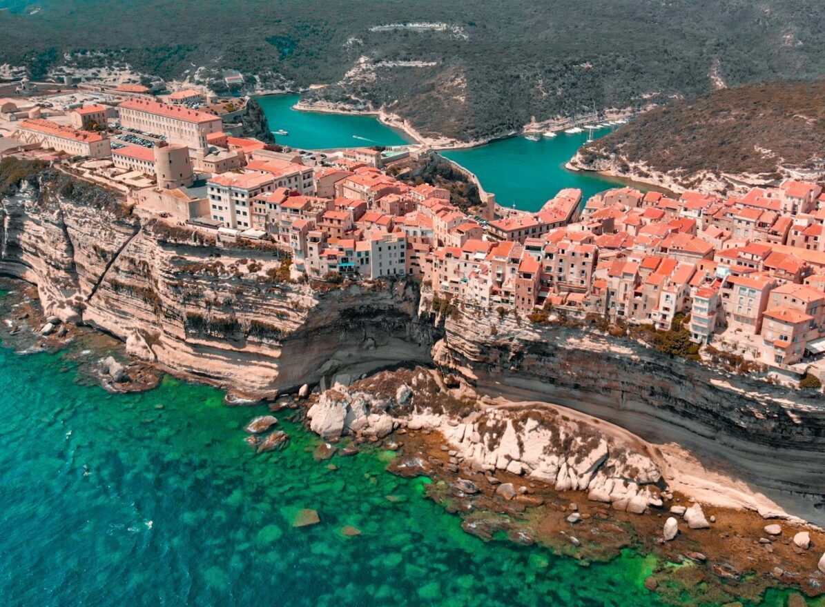 Bonifacio, AEC Collection rentals