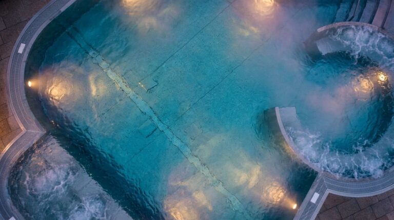 Aquamotion from La Tania: complimentary shuttle to Europe's largest mountain water centre