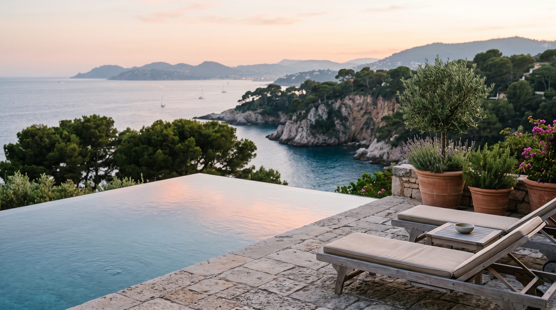 Côte d'Azur : villas et appartements de prestige AEC Collection