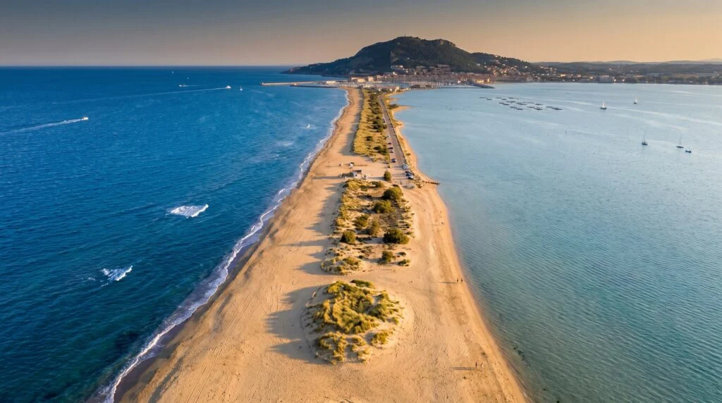 Lido de Sète à Marseillan : 12km de sable entre mer et étang de Thau